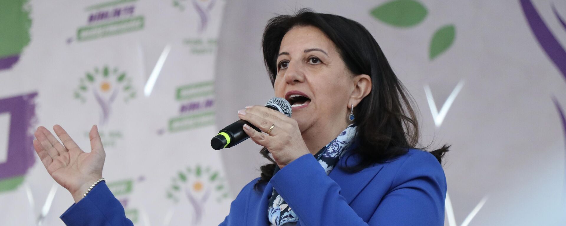 HDP Eş Genel Başkanı Pervin Buldan, Yeşil Sol Parti'nin seçim çalışmaları kapsamında Kocaeli'nin İzmit ilçesinde düzenlenen mitingde konuştu.  - Sputnik Türkiye, 1920, 06.07.2025
