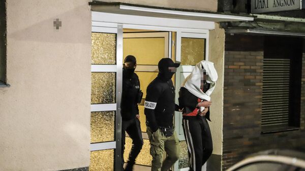 Avrupa genelinde suç örgütü Ndrangheta'ya yönelik baskınlarda 100'den fazla kişi tutuklandı - Sputnik Türkiye
