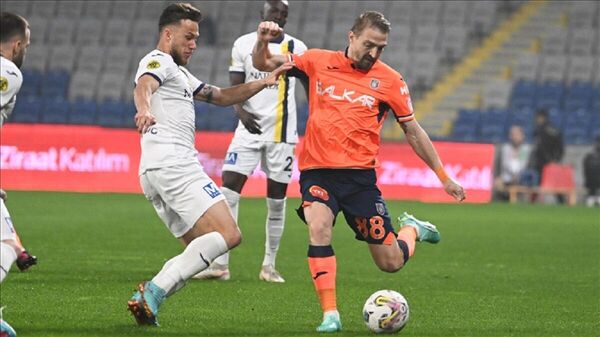 Ziraat Türkiye Kupası yarı final ilk maçında Medipol Başakşehir, sahasında MKE Ankaragücü'nü uzatma dakikalarında bulduğu golle 1-0 mağlup etti ve rövanş öncesinde avantajı elde etti. - Sputnik Türkiye