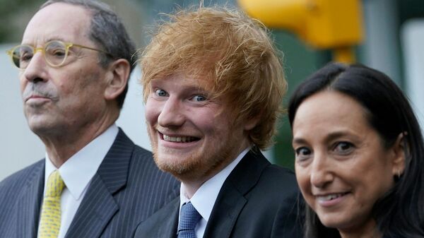 İngiliz şarkıcı ve söz yazarı Ed Sheeran, 'çalıntı şarkı' davasında suçsuz bulundu. Duruşmanın ardından açıklama yapan sanatçı, Davanın sonucundan ötürü çok mutluyum dedi. - Sputnik Türkiye