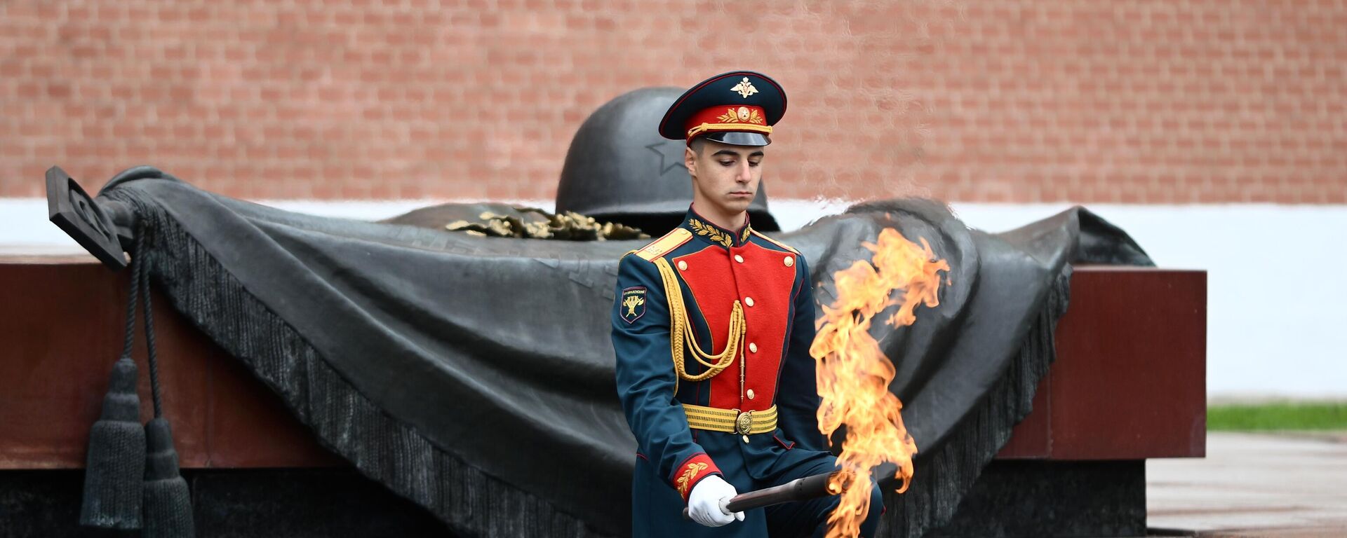 Rusya'da Büyük Vatanseverlik Savaşı'nın kahramanları anısına  'Anma Ateşi' töreni düzenlendi - Sputnik Türkiye, 1920, 05.05.2023