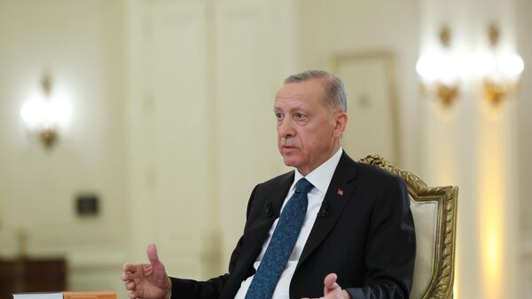 Cumhurbaşkanı Recep Tayyip Erdoğan, TVNET canlı yayınına katılarak gündeme ilişkin açıklamalarda bulundu. - Sputnik Türkiye