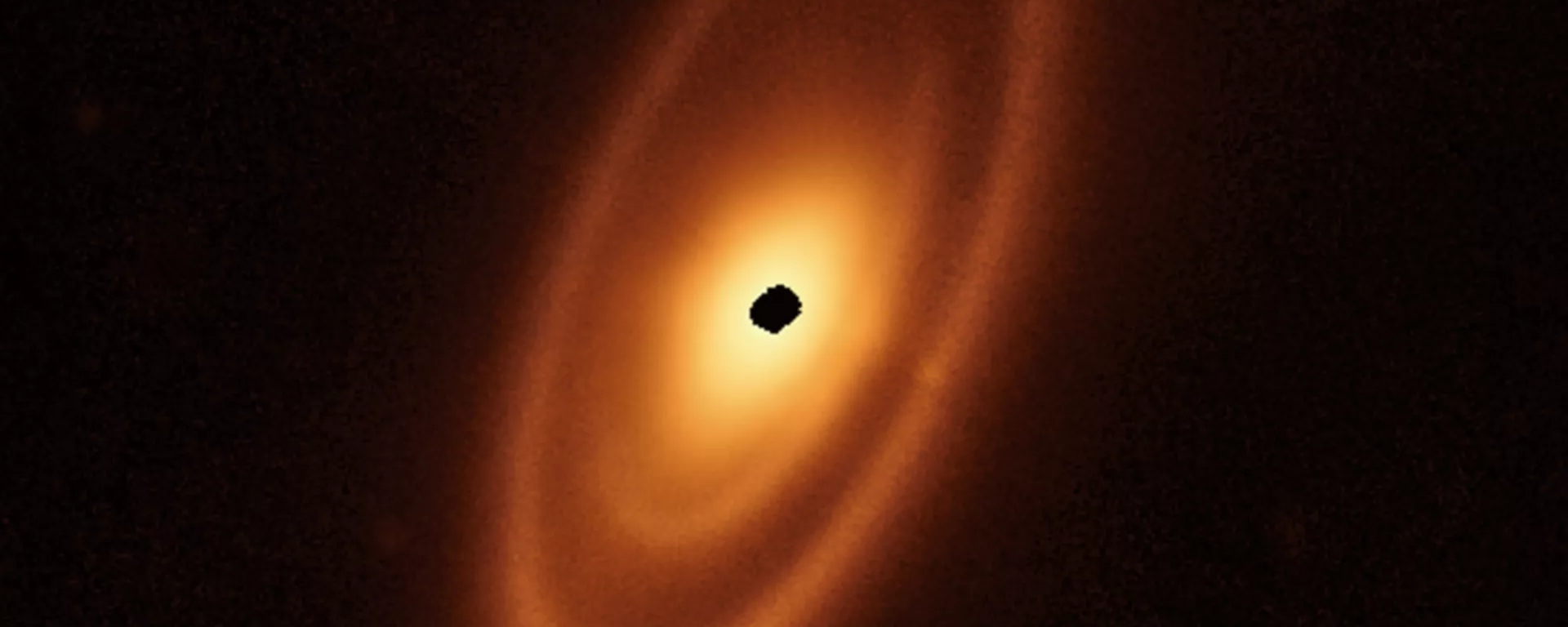 James Webb Uzay Teleskobu'nun genç bir yıldız olan Formalhaut'un etrafında keşfettiği iki toz halkasının, gezegenlerin nasıl oluştuğuna dair ipuçları sağlayabileceği bildirildi.  - Sputnik Türkiye, 1920, 09.05.2023