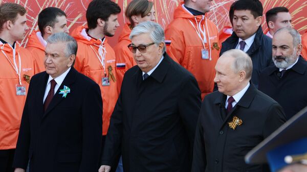 Eski SSCB ülkelerini içeren Bağımsız Devletler Topluluğu liderleri ve Putin - Sputnik Türkiye