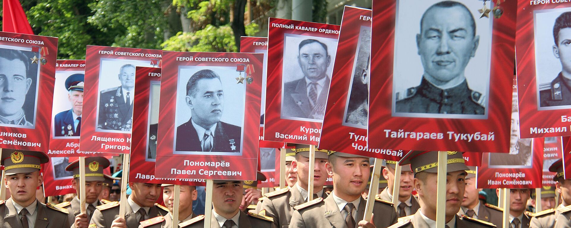 Sovyetler Birliği'nin İkinci Dünya Savaşı'nda Nazi Almanya'sını yendiği gün olarak kabul edilen 9 Mayıs Zafer Bayramı'nın 78. yıl dönümü, Kırgızistan genelinde törenlerle kutlandı. - Sputnik Türkiye, 1920, 09.05.2023