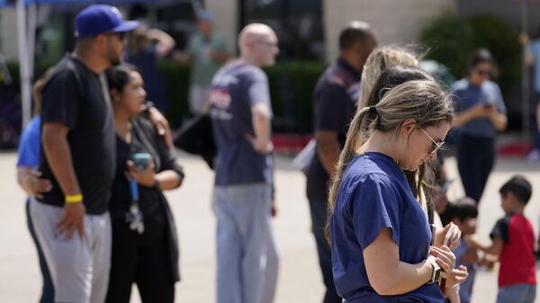 Geçen hafta ABD'nin Teksas eyaletinde bulunan bir AVM'de silahla 8 kişiyi öldüren saldırganın Neonazi olduğu ortaya çıktı. Polis, saldırganın etrafa rastgele ateş açtığını tespit etti.  - Sputnik Türkiye