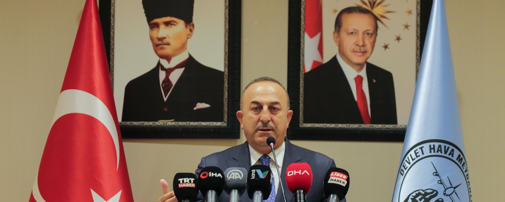 Dışişleri Bakanı Mevlüt Çavuşoğlu, Antalya Havalimanı'nda basın toplantısı düzenledi.  - Sputnik Türkiye, 1920, 10.05.2023
