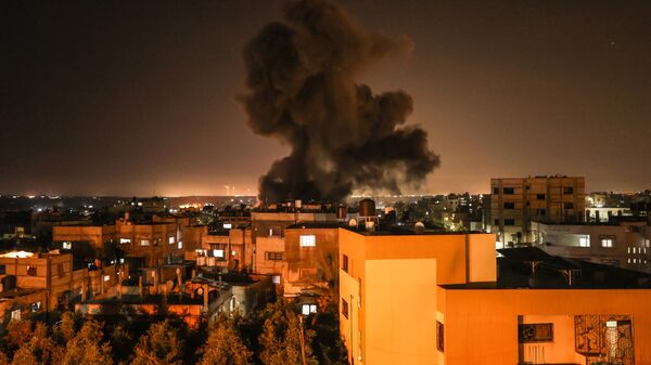 İsrail ordusunun abluka altındaki Gazze Şeridi'ne düzenlediği saldırılar sürüyor. Saldırılar sonucu Gazze'nin farklı bölgelerinden dumanlar yükseldi.
 - Sputnik Türkiye