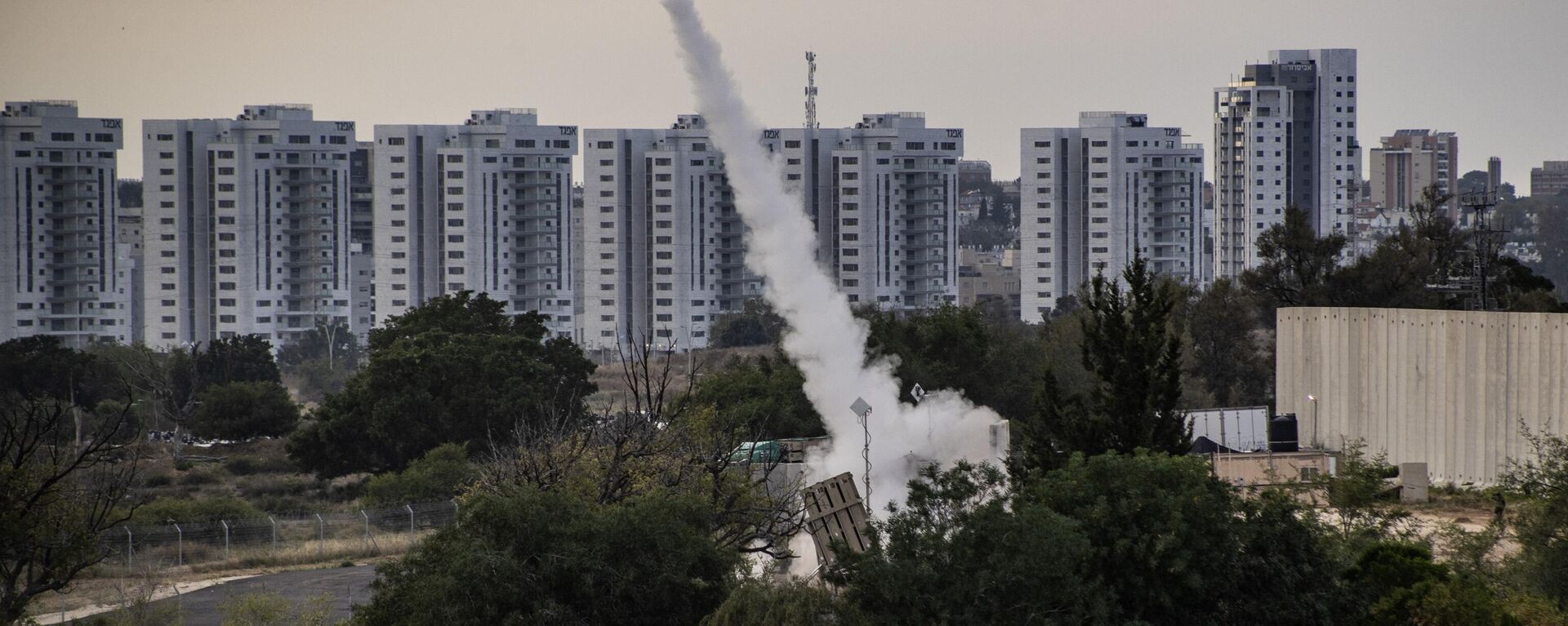 İsrail ordusu, Gazze Şeridi’ndeki saldırılarını sürdürürken Filistinli gruplar da bu saldırılara roket atışlarıyla karşılık verdi. Gazze'den atılan bazı roketler, İsrail'in hava savunma sistemi 'Demir Kubbe' tarafından havada etkisiz hale getirildi. - Sputnik Türkiye, 1920, 13.05.2023