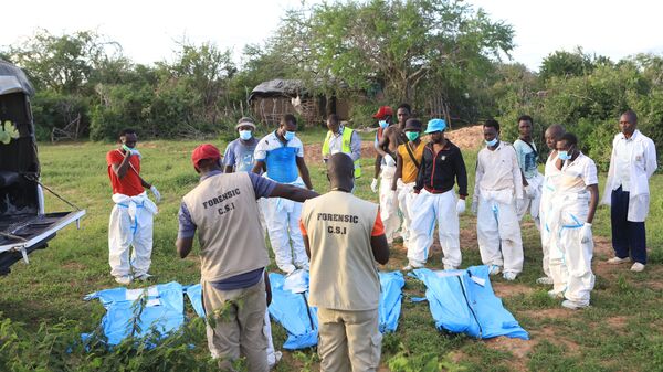 Kenya'da tuttukları ölüm orucu nedeniyle öldüğü tespit edilen kişilerin sayısı 145'e çıktı. Kenya'nın Kilifi bölgesinde bulunan Shakahola Ormanı'nda yapılan mezar arama çalışmalarında yeni cesetlere ulaşıldı.  - Sputnik Türkiye