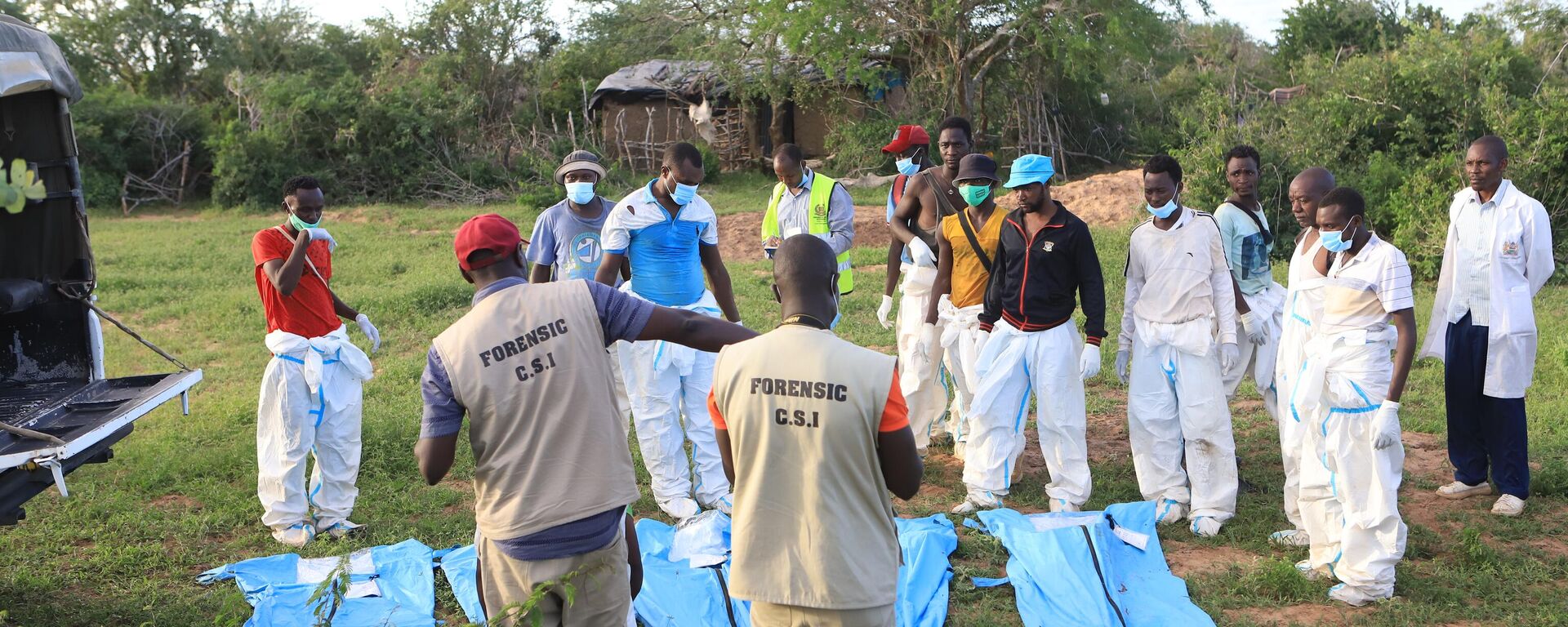 Kenya'da tuttukları ölüm orucu nedeniyle öldüğü tespit edilen kişilerin sayısı 145'e çıktı. Kenya'nın Kilifi bölgesinde bulunan Shakahola Ormanı'nda yapılan mezar arama çalışmalarında yeni cesetlere ulaşıldı.  - Sputnik Türkiye, 1920, 13.05.2023