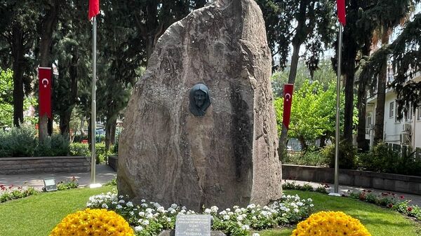 Fenerbahçe'den Zübeyde Hanım'ın anıt mezarına Anneler Günü ziyareti - Sputnik Türkiye