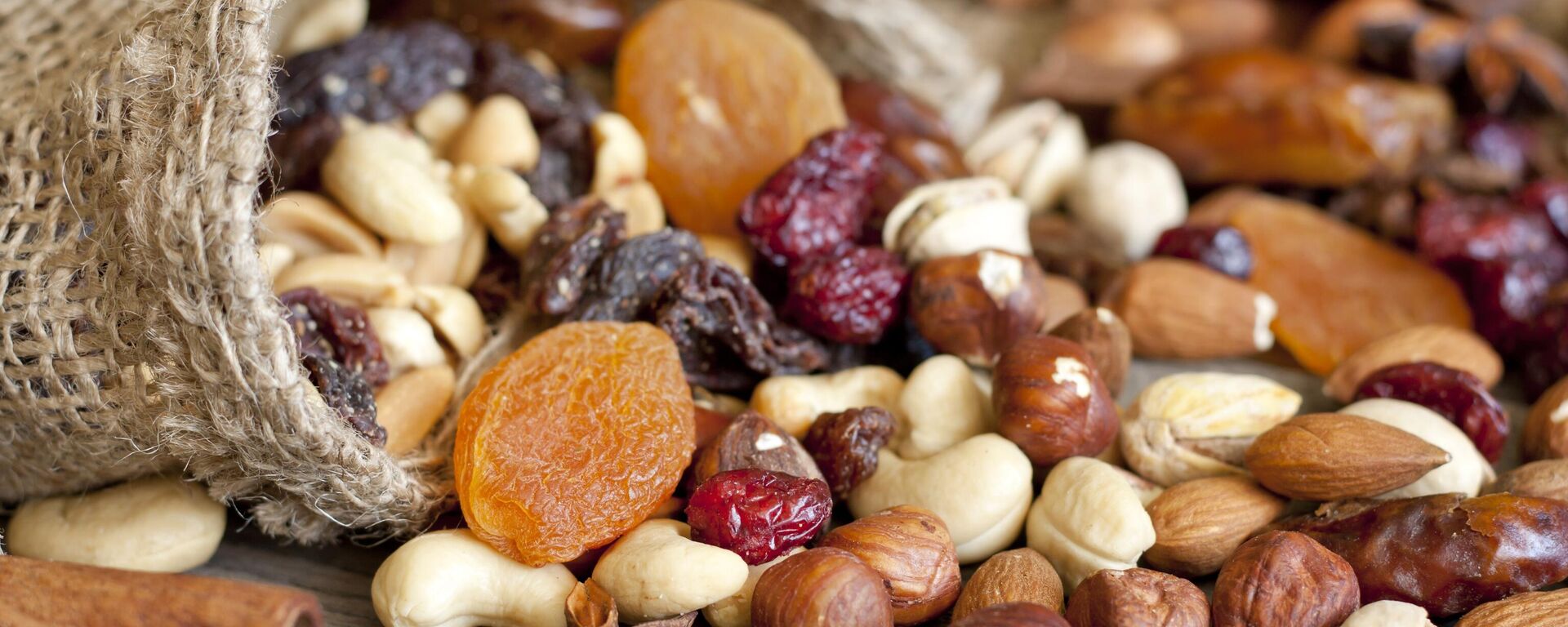 Kabuklu ve kuru meyve - kuruyemiş - Sputnik Türkiye, 1920, 03.07.2025