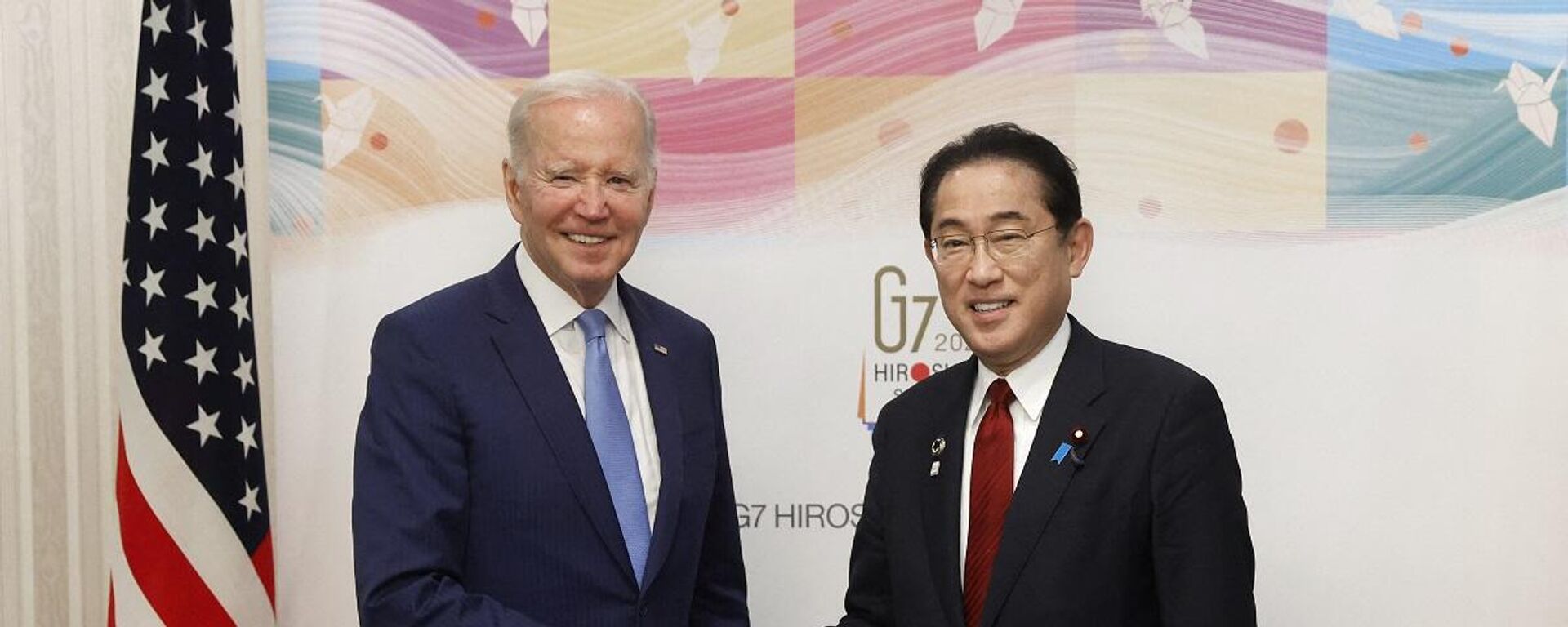 ABD Başkanı Joe Biden, dün Japonya Başbakanı Fumio Kişida ile 1945 yılında ABD'nin attığı nükleer saldırı düzenlediği Hiroşima kentinde bir araya geldi. - Sputnik Türkiye, 1920, 19.05.2023