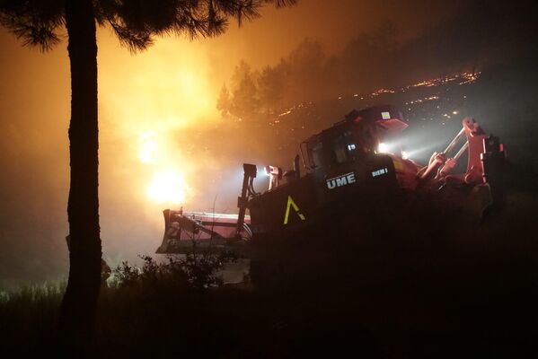 Avrupa Orman Yangını Bilgi Sistemi'ne göre geçen yıl İspanya'da çıkan 493 yangında 307 bin hektarlık alan kül olmuştu. - Sputnik Türkiye