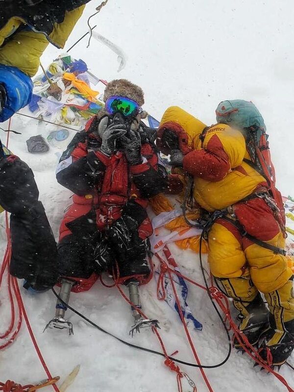 Afganistan’da bacaklarını kaybetti, Everest Dağı’na tırmanan ilk çifte ampute oldu - Sputnik Türkiye