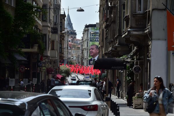 Türkiye tarihinde ilk kez seçmenler Cumhurbaşkanlığı 2. tur için sandık başına gidiyor. - Sputnik Türkiye