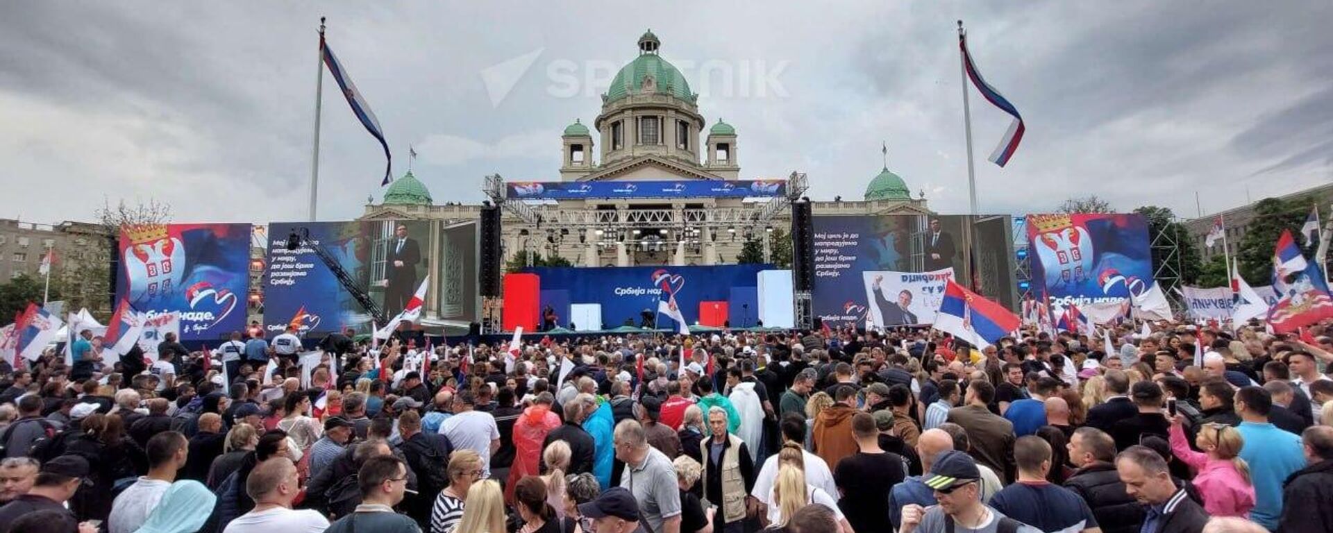 Sırbistan'da Cumhurbaşkanı Vucic'e destek mitingine binlerce kişi katıldı - Sputnik Türkiye, 1920, 26.05.2023