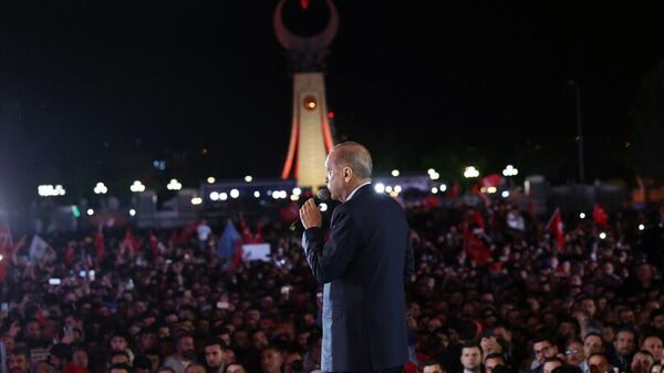 Cumhurbaşkanı Erdoğan, balkon konuşması yaptı. - Sputnik Türkiye