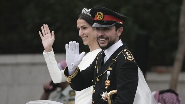 Ürdün Veliaht Prensi Al Hussein bin Abdullah ile Suudi Arabistanlı  Racva Al Seyf, Ürdün’ün başkenti Amman’daki Zahran Sarayı’nda düzenlenen nikah töreniyle dünya evine girdi. - Sputnik Türkiye