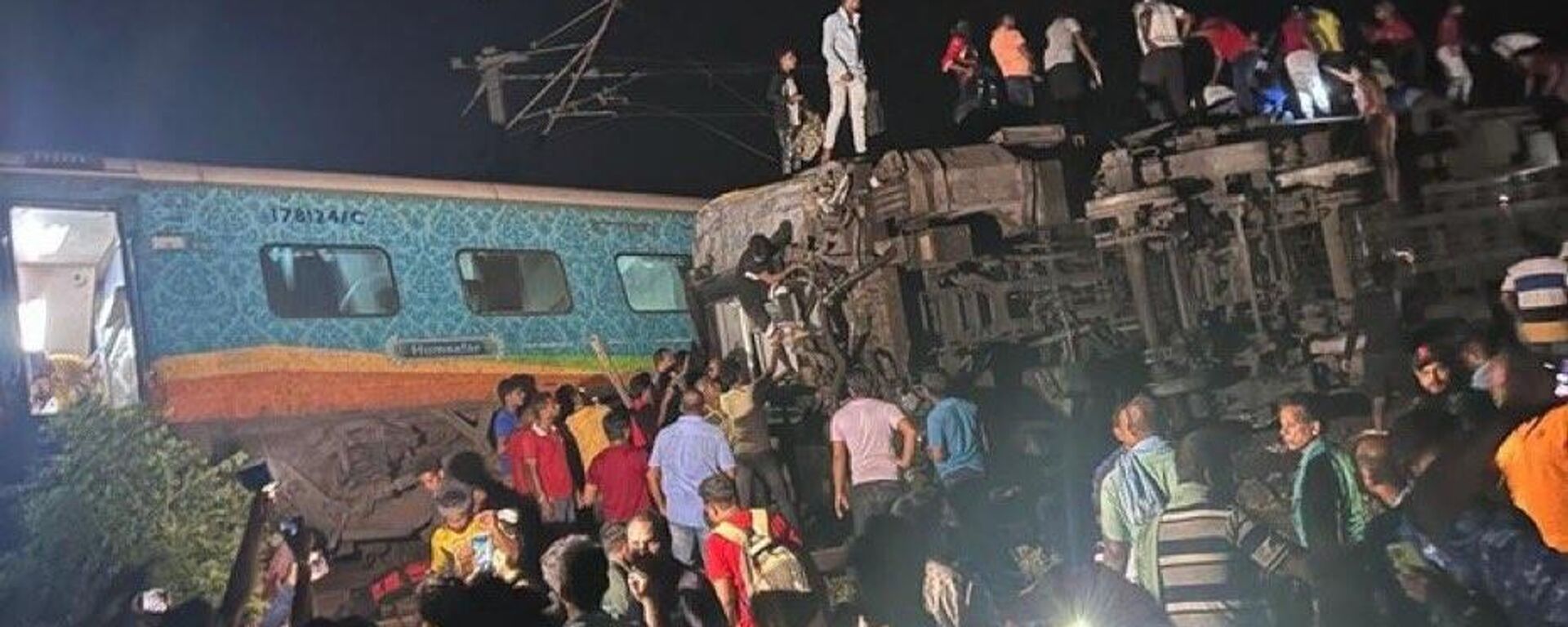 Hindistan’daki Bahanaga İstasyonu'nda iki trenin çarpışmasıyla 50 kişi hayatını kaybetti, 350 kişi yaralandı. - Sputnik Türkiye, 1920, 02.06.2023