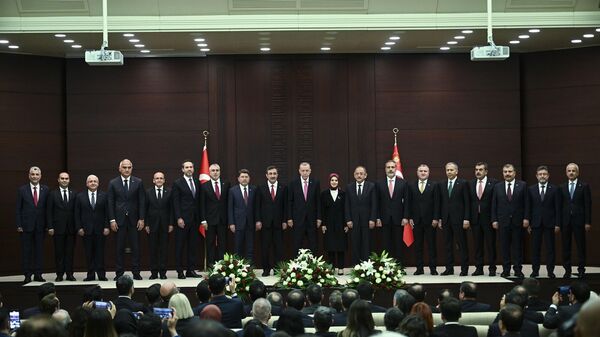 Cumhurbaşkanı Recep Tayyip Erdoğan, Çankaya Köşkü’nde düzenlediği basın toplantısında yeni kabine üyelerini açıkladı.  - Sputnik Türkiye