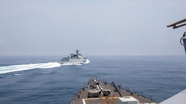 ABD ordusu, Çin donanmasına ait bir geminin Tayvan Boğazı’nda ABD savaş gemisine yaklaşarak 'tehlikeli' manevra yaptığını duyurdu. - Sputnik Türkiye