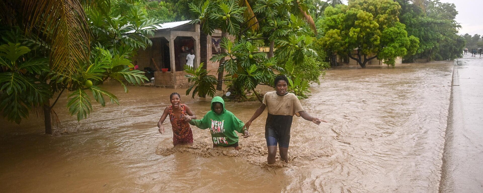 Haiti’de etkili olan şiddetli yağışlar nedeniyle meydana gelen sel ve heyelanda hayatını kaybedenlerin sayısı 40'ı geçti. - Sputnik Türkiye, 1920, 06.06.2023