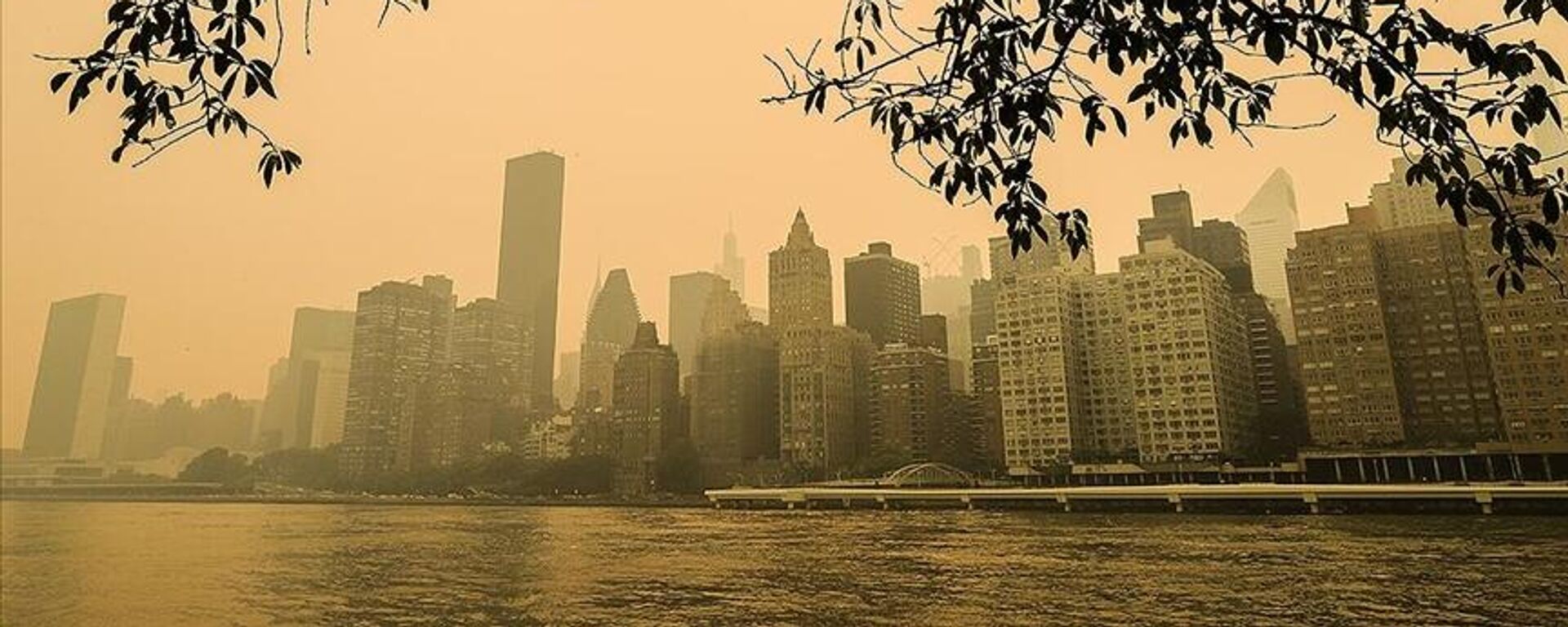 Kanada'daki orman yangınlarından kaynaklanan duman ABD'nin New York şehrini kapladı. - Sputnik Türkiye, 1920, 09.06.2023