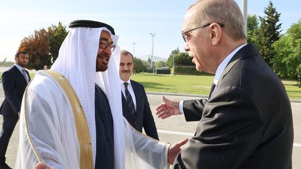 Cumhurbaşkanı Recep Tayyip Erdoğan, Birleşik Arap Emirlikleri (BAE) Devlet Başkanı Şeyh Muhammed bin Zayed Al Nahyan ile görüştü. - Sputnik Türkiye