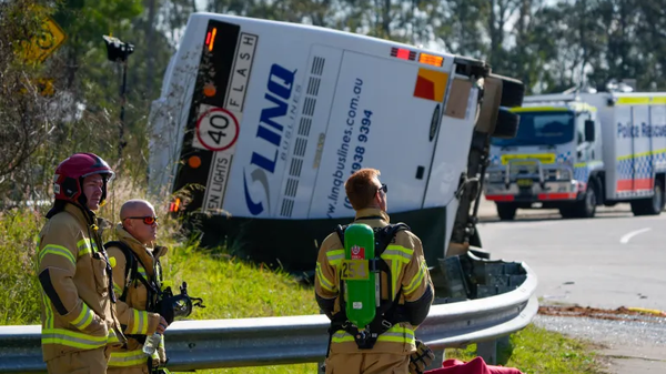 Avustralya’nın Yeni Güney Galler eyaletinde meydana gelen otobüs kazasında 10 kişi hayatını kaybetti, 11 kişi yaralandı. Kaza, Avustralya'da son 30 yılın en feci trafik kazası olarak tarihe geçti.  - Sputnik Türkiye