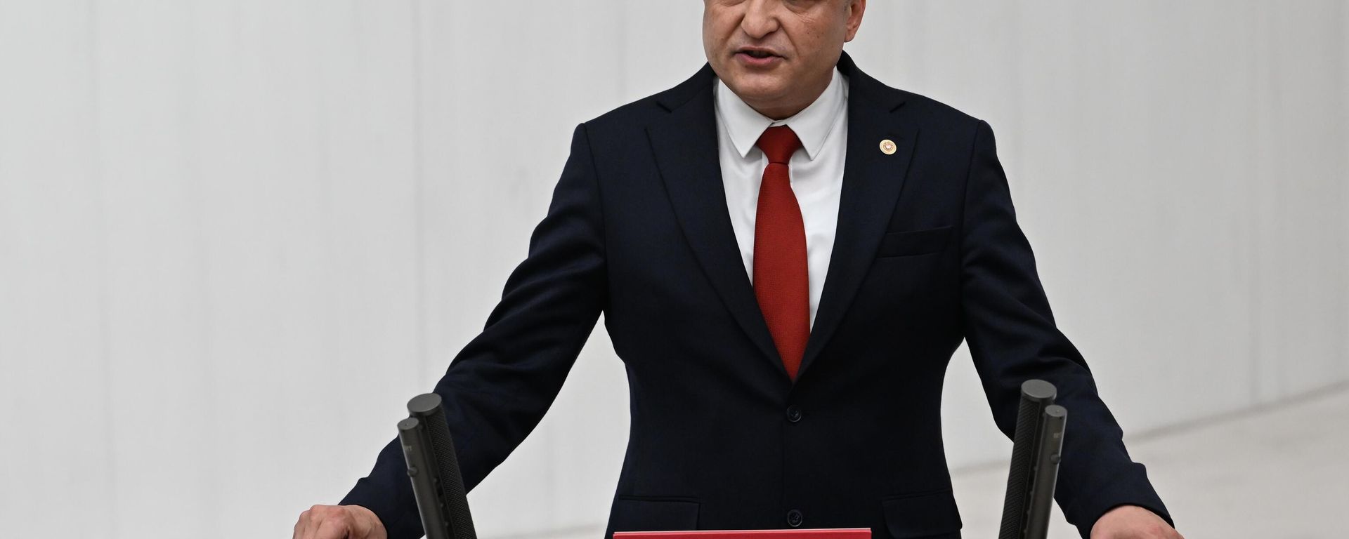 TBMM’de 28. Dönem Milletvekilleri yemin töreni yapıldı. Törende CHP Gaziantep Milletvekili Melih Meriç yemin etti.
 - Sputnik Türkiye, 1920, 19.08.2026