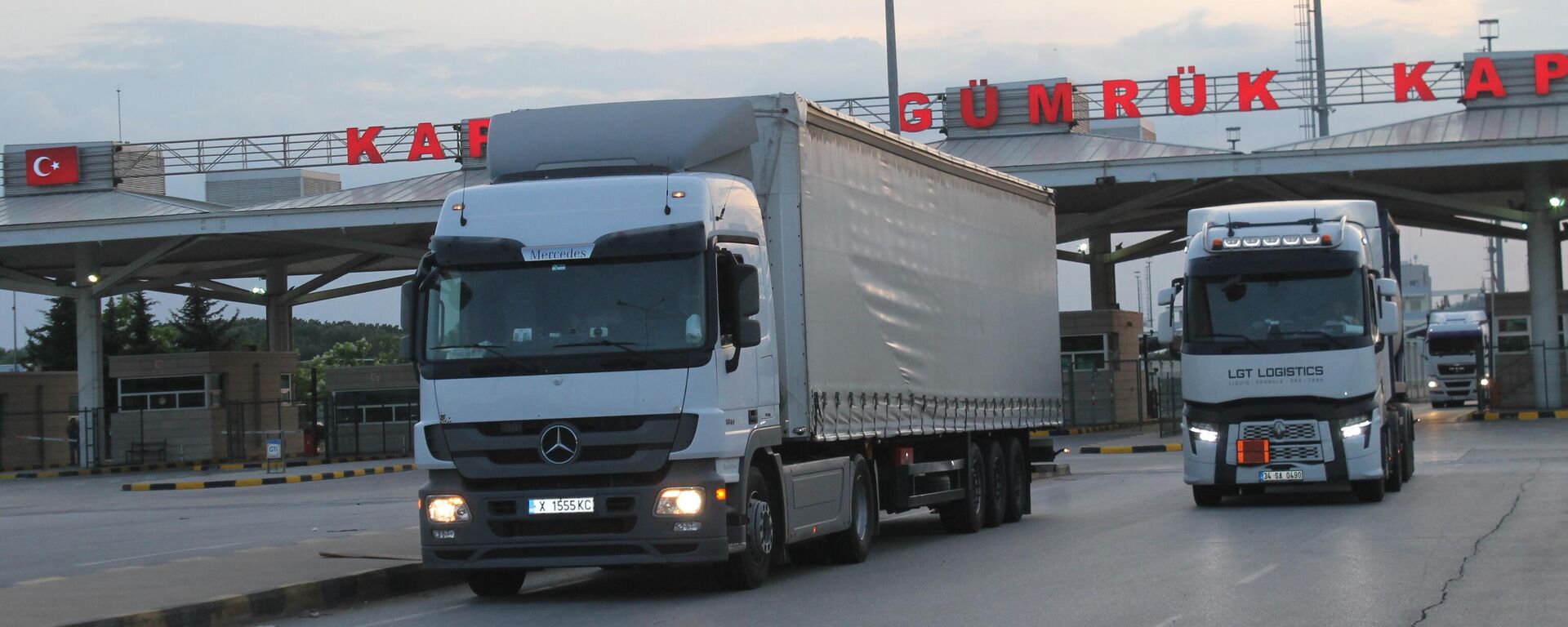 Türk tır şoförleri - Sputnik Türkiye, 1920, 13.12.2025