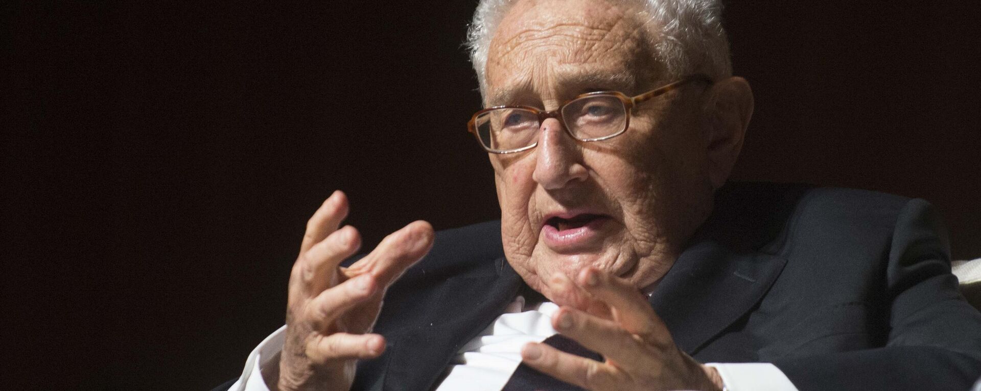 
Henry Kissinger, Nisan 2016'da LBJ Başkanlık Kütüphanesi'ndeki 3 günlük Vietnam Savaşı Zirvesi'nde konuşurken
 - Sputnik Türkiye, 1920, 16.06.2023