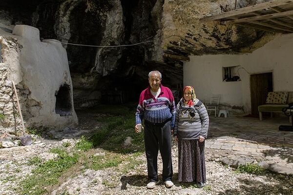 18 çocuğunu mağarada büyüttü: 'Burada mutluyum, ayrıldığımda özlüyorum' - Sputnik Türkiye