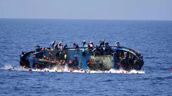 Yunanistan’da göçmen gemisinin batmadan önce çekilen görüntüleri paylaşıldı. - Sputnik Türkiye