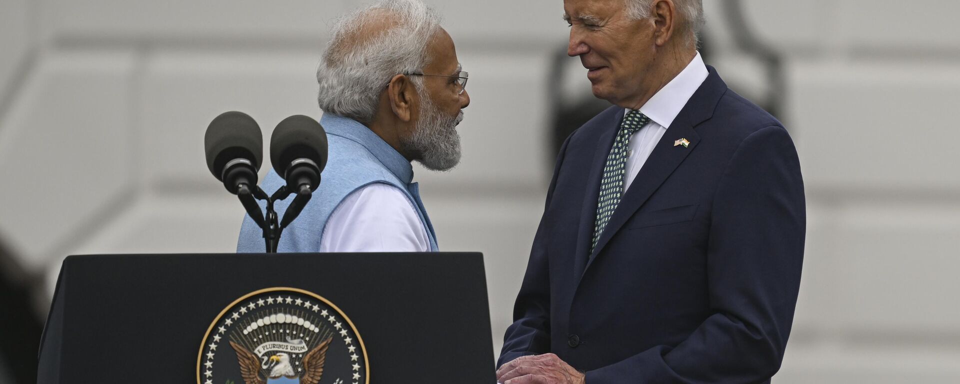  Hindistan Başbakanı Narendra Modi (solda), ABD Başkanı Joe Biden (sağda) - Sputnik Türkiye, 1920, 23.06.2023