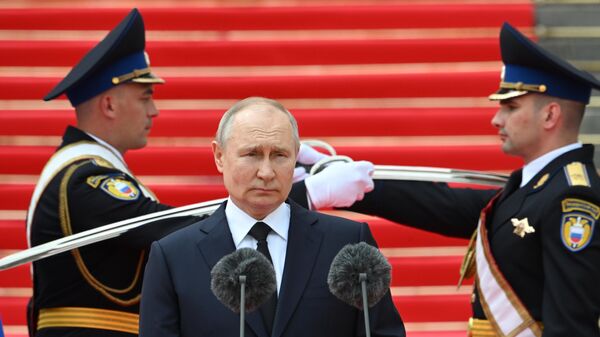 Rusya lideri Putin, Wagner’cilerin ayaklanması sırasında görev başında olan asker ve kolluk kuvvetlerine hitaben yaptığı konuşmada, “Sizler bir iç savaş yaşanmasının önünü kestiniz” dedi. - Sputnik Türkiye