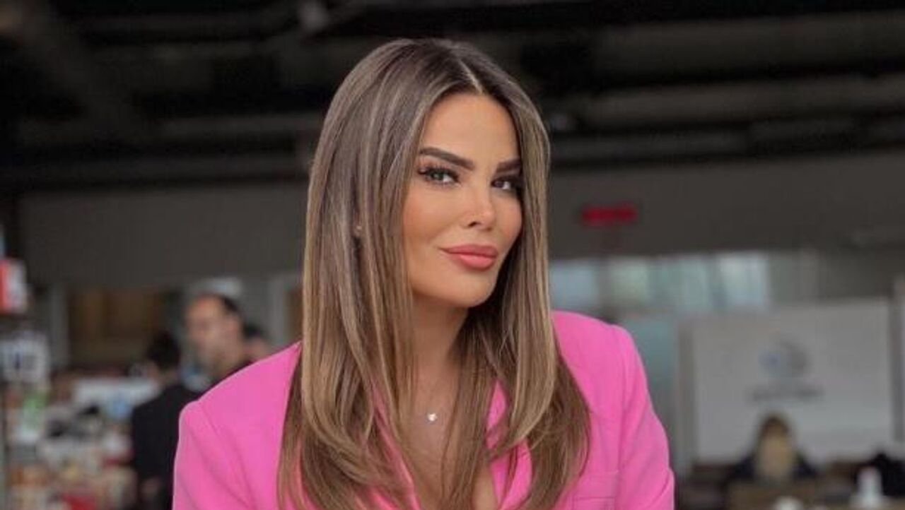 İsim benzerliği nedeniyle öldüğü sanılan sunucu Özlem Yıldızdan açıklama:  Ben iyiyim - 28.06.2023, Sputnik Türkiye