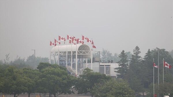 Kanada’da süren orman yangınları nedeniyle ülkenin en büyük metropolü Toronto, dünyanın en kirli havasına sahip şehirler arasına girdi. - Sputnik Türkiye