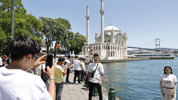 İstanbul'un tarihi ve turistik yerlerinde bayram yoğunluğu
 - Sputnik Türkiye