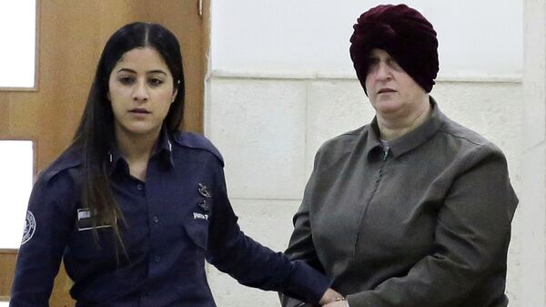 FILE - This Feb. 27, 2018 file photo, Australian Malka Leifer, right, is brought to a courtroom in Jerusalem. Leifer is wanted in Australia for 74 charges of sexual assault and the country's request for her extradition has been delayed for years - Sputnik Türkiye