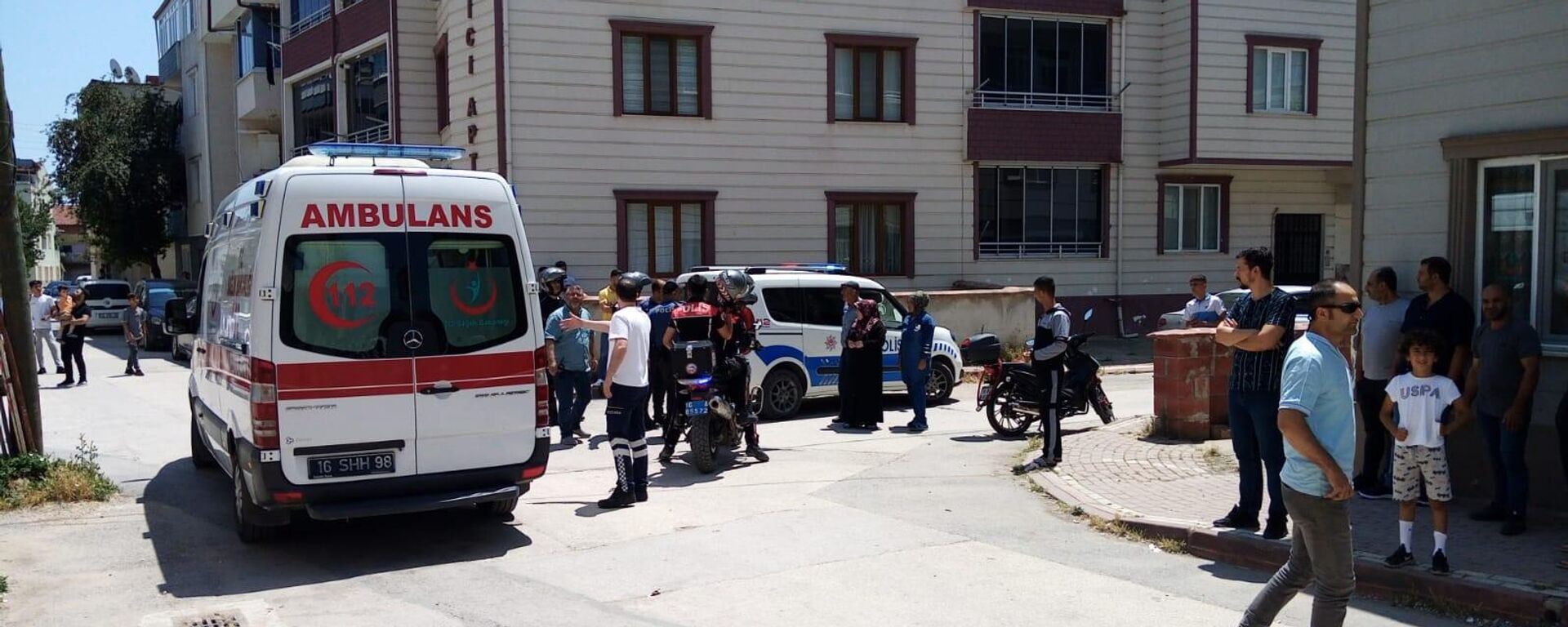 Bursa'nın İnegöl ilçesinde akrabalar arasında çıkan kavgada 3'ü polis 6 kişi yaralandı. - Sputnik Türkiye, 1920, 02.07.2023