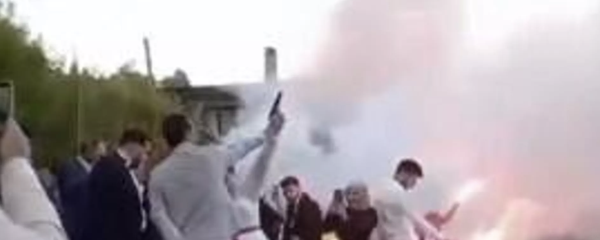 Gelin, havaya ateş etti - Sputnik Türkiye, 1920, 06.07.2023