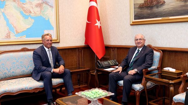Milli Savunma Bakanı Yaşar Güler, ABD'nin Ankara Büyükelçisi Jeffry L. Flake ile makamında bir araya geldi. - Sputnik Türkiye