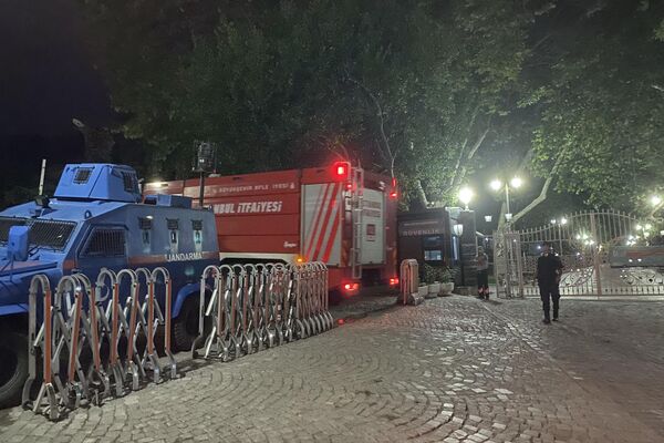 Topkapı Sarayı'nın içindeki restoranda çıkan yangın itfaiye ekiplerince söndürüldü. - Sputnik Türkiye