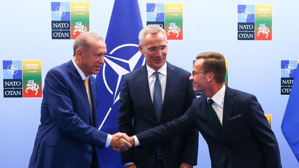  Cumhurbaşkanı Recep Tayyip Erdoğan, NATO Genel Sekreteri Jens Stoltenberg ve İsveç Başbakanı Ulf Kristersson - Sputnik Türkiye