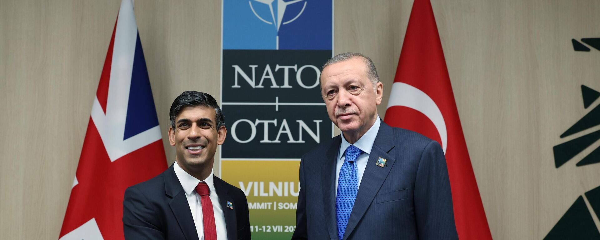Cumhurbaşkanı Recep Tayyip Erdoğan, NATO Devlet ve Hükümet Başkanları Zirvesi'ne katılmak üzere geldiği Vilnius'ta, İngiltere Başbakanı Rishi Sunak ile görüştü. - Sputnik Türkiye, 1920, 16.10.2023
