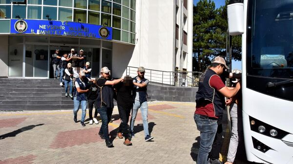 Nevşehir merkezli 6 ilde IŞİD'e yönelik operasyonda gözaltına alınan 9 şüpheliden 7'si tutuklandı. - Sputnik Türkiye