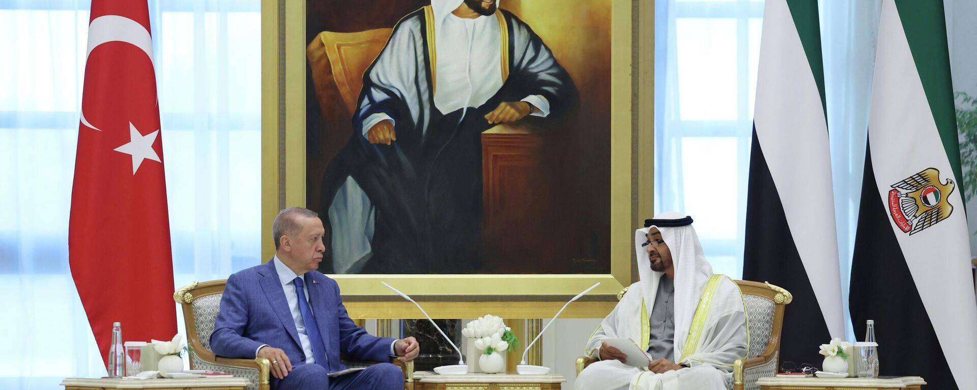 Cumhurbaşkanı Recep Tayyip Erdoğan, Birleşik Arap Emirlikleri (BAE) Devlet Başkanı Şeyh Muhammed Bin Zayed Al Nahyan ile baş başa görüşme gerçekleştirdi. Cumhurbaşkanı Erdoğan'a Al Nahyan tarafından Devlet Nişanı takdim edildi. - Sputnik Türkiye, 1920, 09.05.2026